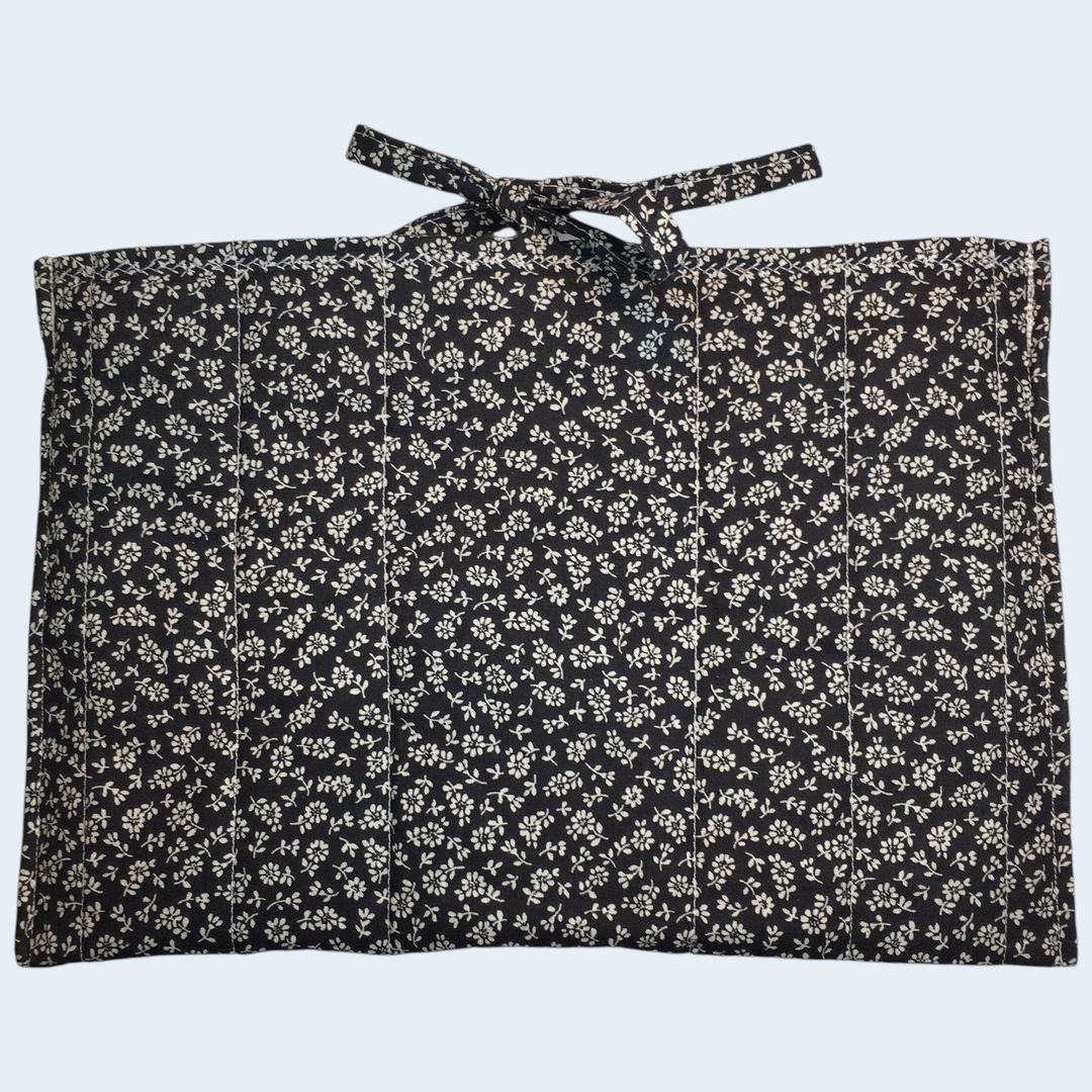 Housse à livres matelassée rouge, protection pour tablettes 10 pouces, création originale pièce unique, tissu vintage des années 1950s revalorisé. Taille S1, verso, doublure et matelassage.