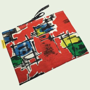 Housse matelassée fifties rouge, pour livres et tablettes, création originale pièce unique, tissu vintage typique des années 1950s revalorisé. Recto face B exemplaire 2.