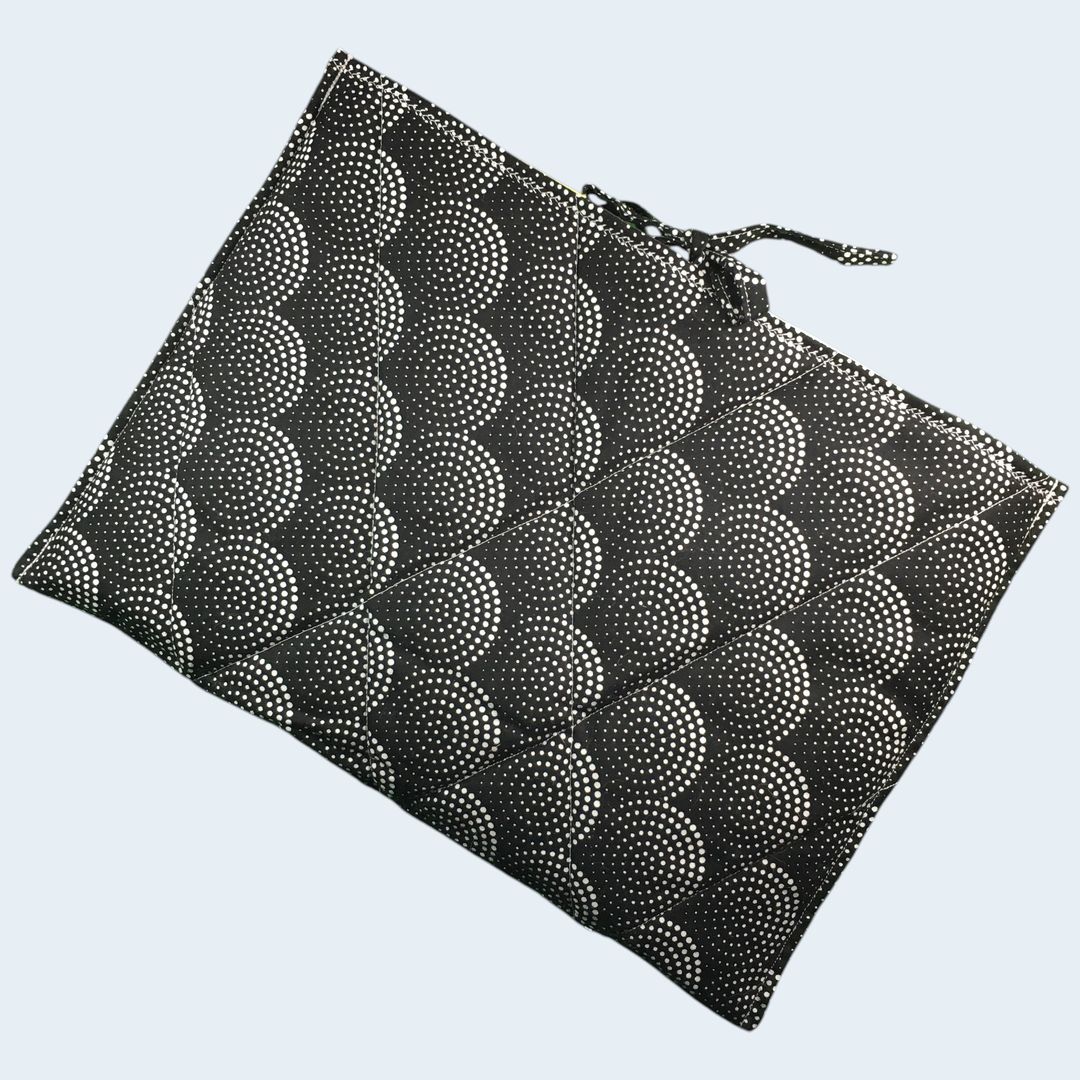 Housse pour ordinateur 13 pouces en tissu vintage graphique moderniste années 1950s, création originale faite main à Paris, étui doublé réversible. Verso, doublure et matelassage.