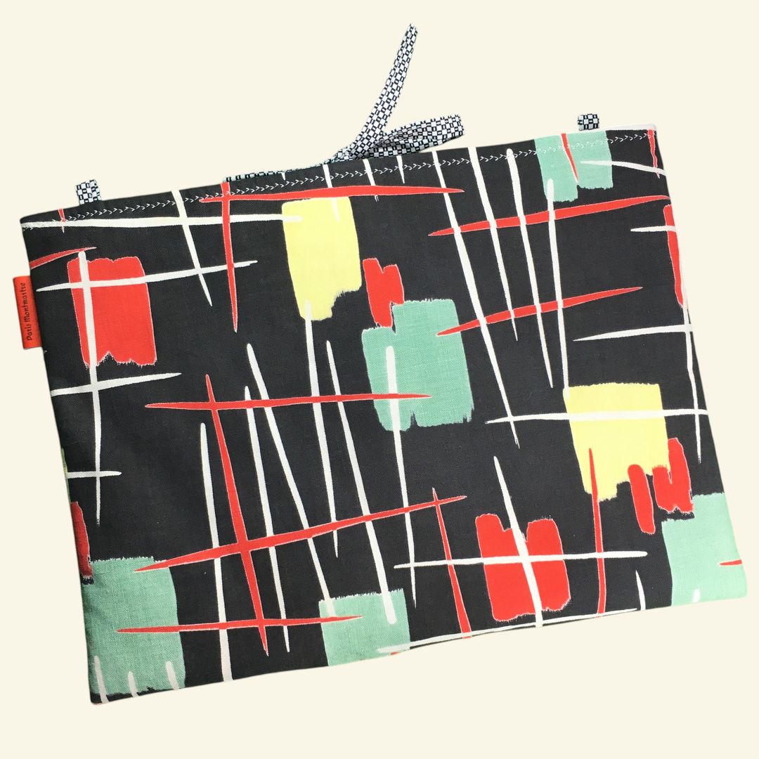 Pochette pour ordinateur 13 pouces en tissu vintage graphique moderniste années 1950s, création originale faite main à Paris, étui doublé réversible. Recto face B.