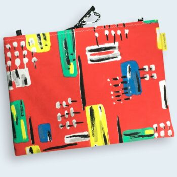 Housse pour ordinateur 13 pouces en tissu vintage rouge de style abstrait artistique années 1950s, création originale faite main à Paris.