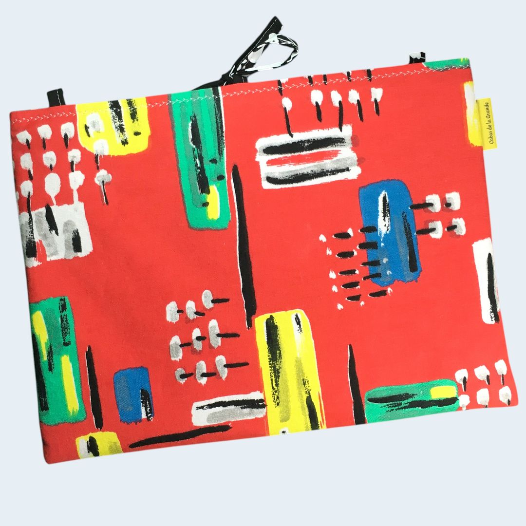 Housse pour ordinateur 13 pouces en tissu vintage rouge de style abstrait artistique années 1950s, création originale faite main à Paris. Recto face A.