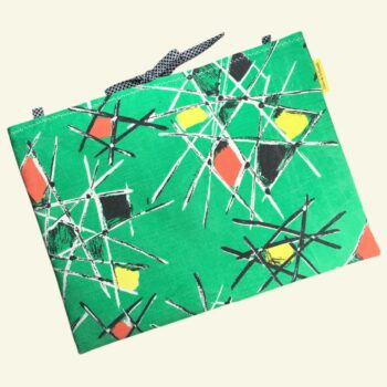 Housse pour ordinateur 13 pouces en tissu vintage vert de style abstrait, ère atomique années 1950s, création originale faite main à Paris. Exemplaire 2, recto face A.