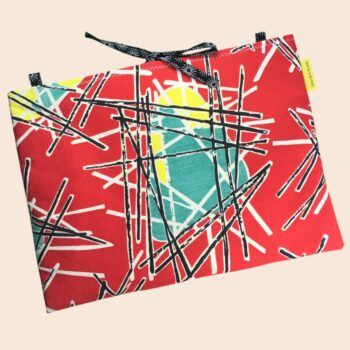Pochette pour ordinateur 13 pouces en tissu vintage rouge de style abstrait, ère atomique années 1950s, création originale faite main à Paris. Exemplaire 4, recto face A.