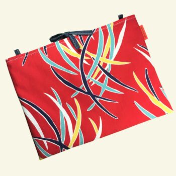 Pochette pour ordinateur 13 pouces en tissu vintage rouge de style Tiki hawaïen, Mid-Century années 1950s, création originale faite main à Paris. Exemplaire 2, recto face A.