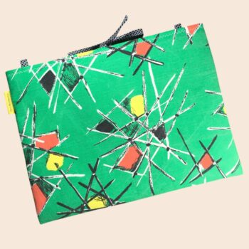 Housse pour ordinateur 13 pouces en tissu vintage vert de style abstrait, ère atomique années 1950s, création originale faite main à Paris. Exemplaire 3, recto face B.