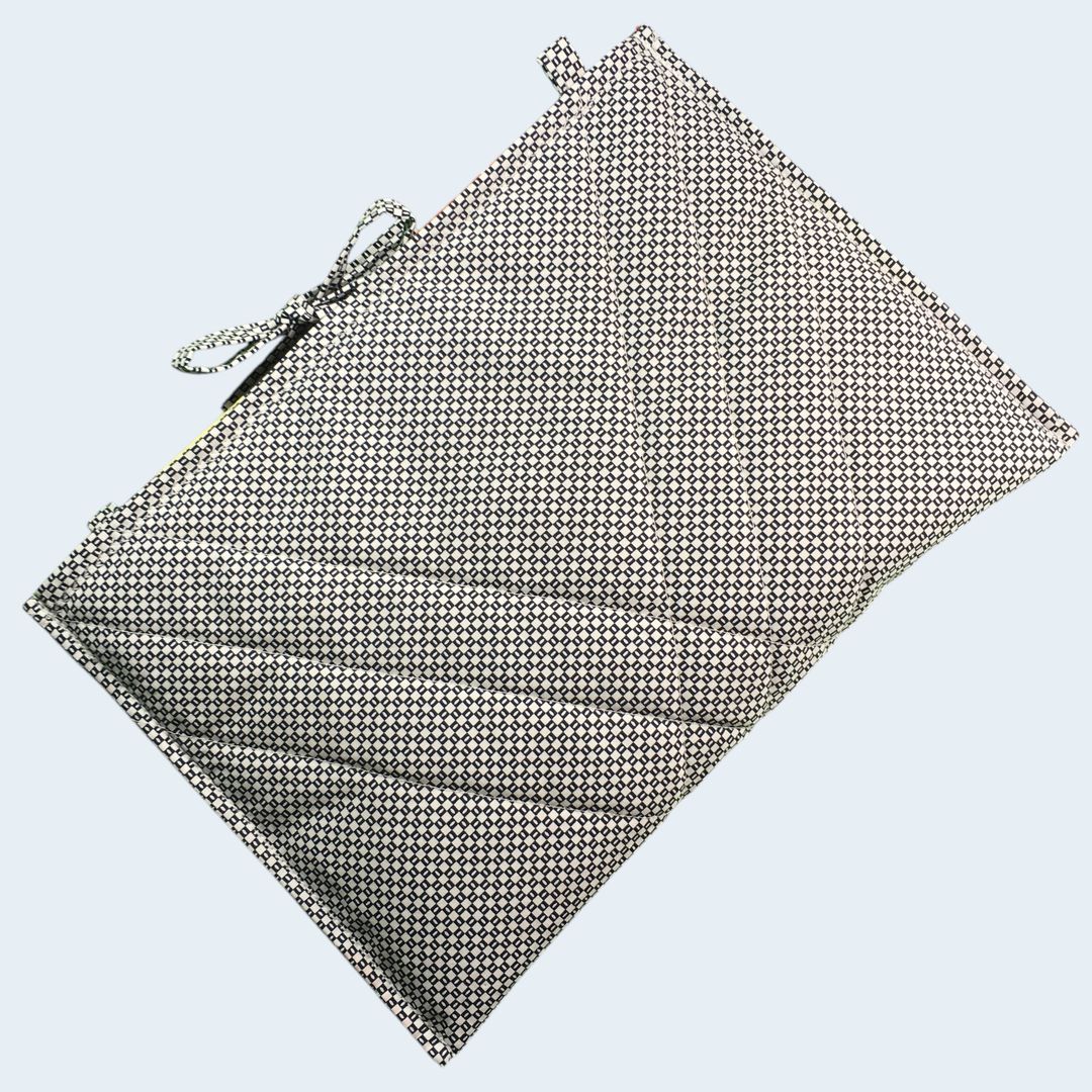 Housse matelassée graphique et moderniste, pochette 10 pouces pour livres et tablettes, création originale, tissu vintage des années 1950s revalorisé. Verso, doublure et matelassage.
