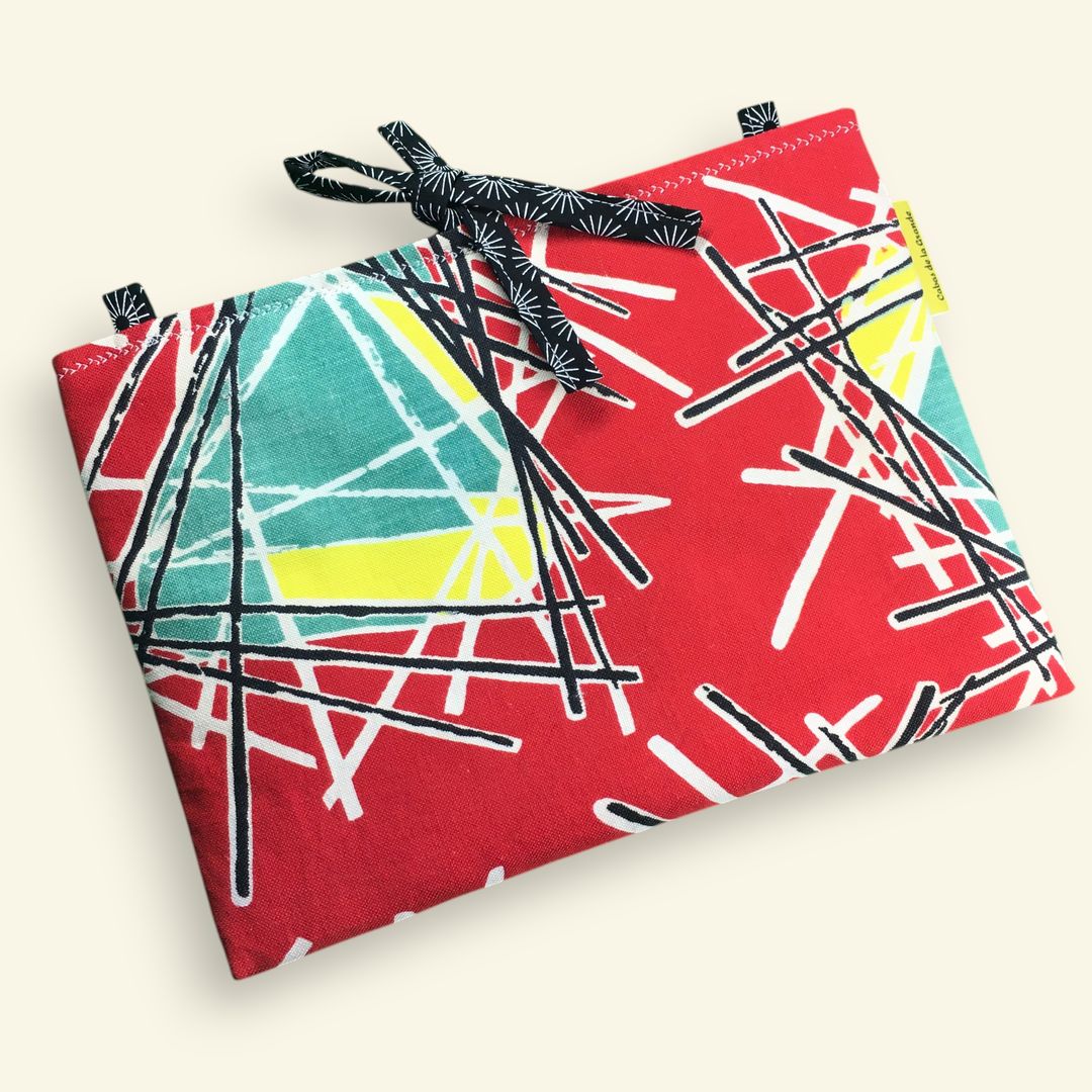 Housse matelassée graphique et moderniste, pochette 10 pouces pour livres et tablettes, création originale, tissu vintage des années 1950s ère atomique.