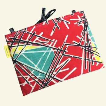 Housse matelassée graphique et moderniste, pochette 10 pouces pour livres et tablettes, création originale, tissu vintage des années 1950s ère atomique. Exemplaire 1, recto face B.