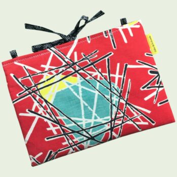 Housse matelassée graphique et moderniste, pochette 10 pouces pour livres et tablettes, création originale, tissu vintage des années 1950s ère atomique. Exemplaire 2, recto face A.