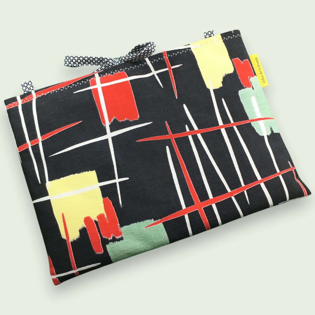 Housse matelassée graphique et moderniste, pochette 10 pouces pour livres et tablettes, création originale, tissu vintage des années 1950s revalorisé.