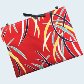 Pochette pour ordinateur 13 pouces en tissu vintage rouge de style Tiki hawaïen, Mid-Century années 1950s, création originale faite main à Paris. Exemplaire 1, recto face B.