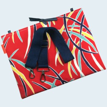 Modèle de sangle pour porter la housse en sac bandoulière ou sur l'épaule. Sangle vendue séparément et en option - me contacter pour les disponibilités.