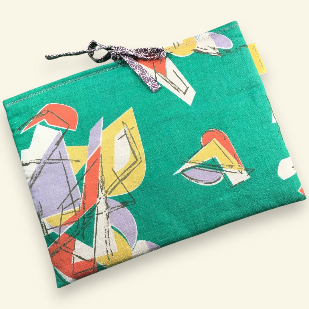 Housse à livres en tissu vintage 1950s, étui matelassé pour tablettes, pochette faite main, création originale pièce unique, toile ancienne revalorisée. Recto face A.