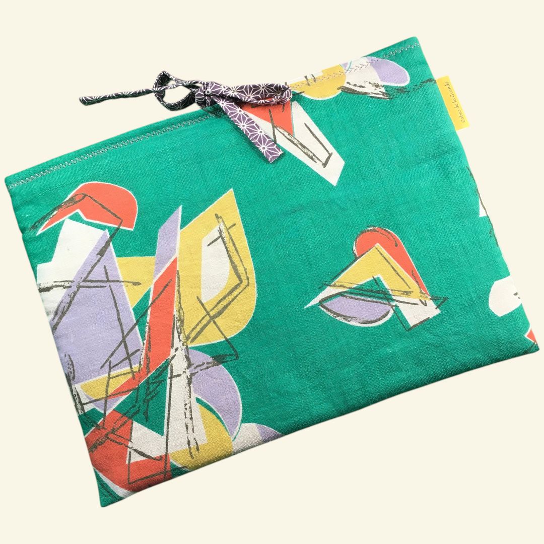 Housse à livres en tissu vintage 1950s, étui matelassé pour tablettes, pochette faite main, création originale pièce unique, toile ancienne revalorisée. Recto face A.