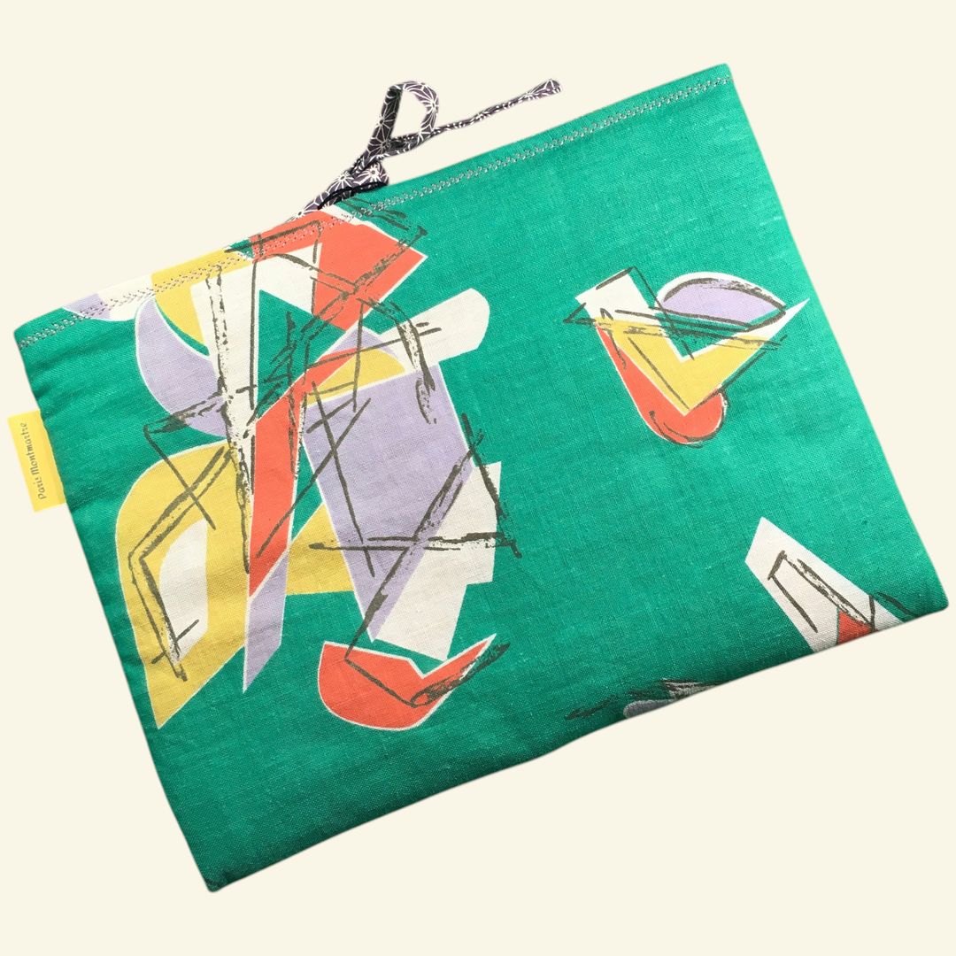 Housse à livres en tissu vintage 1950s, étui matelassé pour tablettes, pochette faite main, création originale pièce unique, toile ancienne revalorisée. Recto face B.