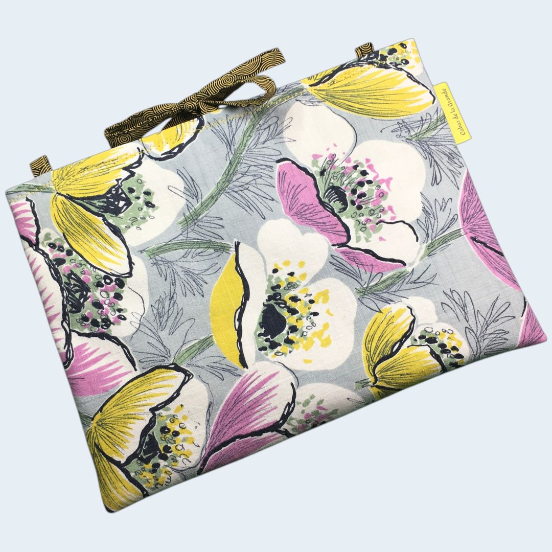 Housse à livres et tablettes, étui matelassé et petit sac fleuri champêtre, fait main, création originale pièce unique, tissu vintage Marignan années 1960s. Exemplaire 1, recto face A.