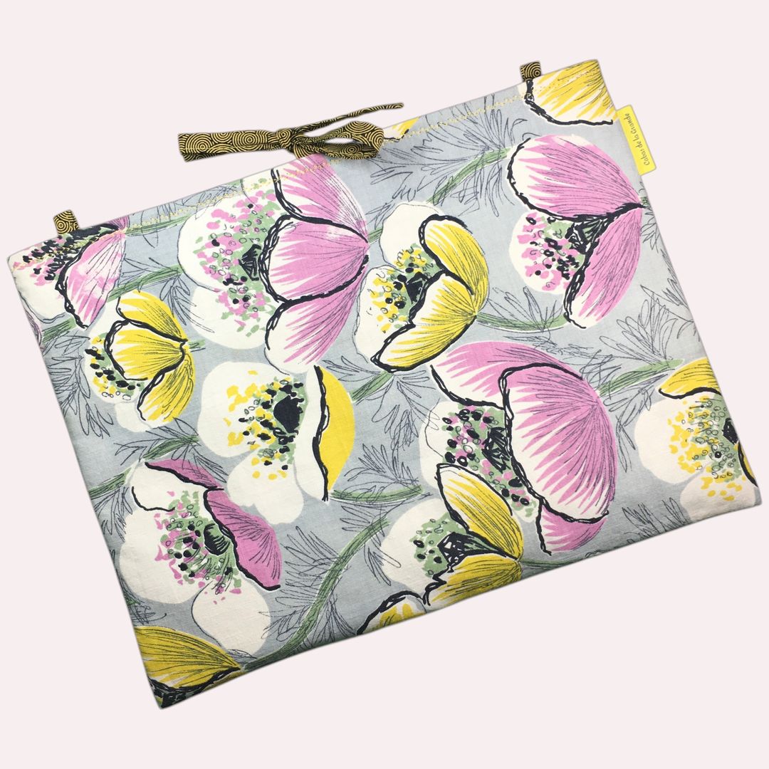 Housse pour ordinateur 13 pouces, en tissu vintage des Sixties, création originale pièce unique, étui matelassé doublé réversible. Exemplaire 2, recto face A.