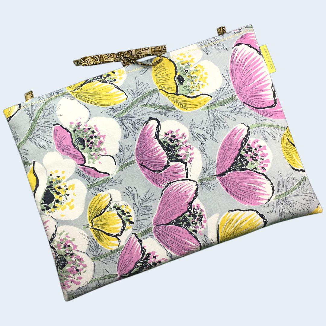 Housse pour ordinateur 13 pouces, en tissu vintage des Sixties, création originale pièce unique, étui matelassé doublé réversible. Exemplaire 1, recto face A.