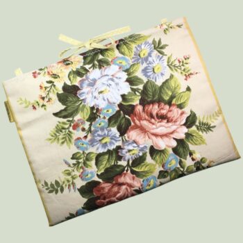 Sac pour ordinateur 13 pouces en tissu floral élégant et romantique, motif rétro champêtre, création originale faite main à Paris, étui doublé réversible. Exemplaire 1, recto face B.