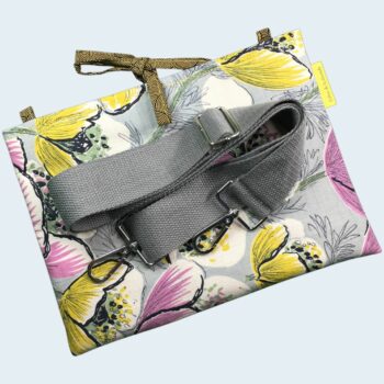 Housse Castel taille 10 pouces. Modèle de sangle pour porter la housse en sac bandoulière ou sur l'épaule.