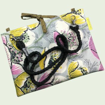 Housse Castel taille 10 pouces. Modèle de sangle pour porter la housse en sac bandoulière ou sur l'épaule.