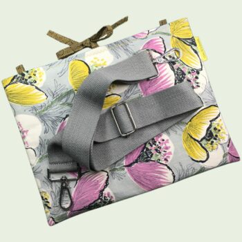 Housse Castel taille 11-12 pouces. Modèle de sangle pour porter la housse en sac bandoulière ou sur l'épaule.